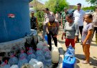 Sinergitas-Polres-Ngawi-bersama-TNI-Salurkan-Air-Bersih-untuk-700-Warga-Cantel-Pitu