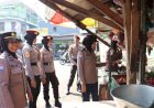 Polwan-Polres-Mojokerto-Kota-Blusukan-ke-Pasar-Beri-Himbauan-Kamtibmas