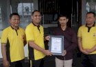 Kapolres-Blitar-Kota-Beri-Penghargaan-Kepada-Warga-yang-Bantu-Ungkap-Kasus-Pembakaran-Mobil