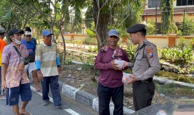 Sat-Samapta-Polresta-Sidoarjo-Jaga-Kamtibmas-Sambil-Berbagi