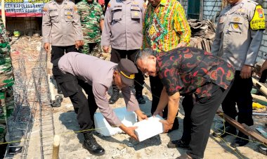 Polri-Peduli,-Polres-Lamongan-Bedah-Rumah-Warga-Menjadi-Layak-Huni