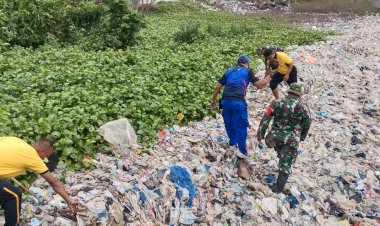 Peduli-Lingkungan-Aksi-Nyata-Satpolairud-Polres-Bangkalan-dalam-