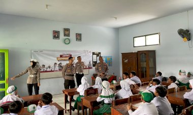 Anggota-Polres-Tulungagung-Jadi-Guru-di-Kelas-Inspirasi-Andika-Mengajar-2023