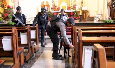 Polresta-Malang-Kota-Bersama-Brimob-Sterilisasi-Sejumlah-Gereja-Jamin-Keamanan-Ibadah-Natal