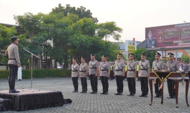 Kapolresta-Sidoarjo-Pimpin-Sertijab-Kasat-Binmas-dan-Kapolsek