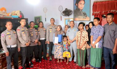 Kapolres-Lumajang-Beri-Dukungan-Moril-dan-Santunan-untuk-Keluarga-Korban-Kecelakaan