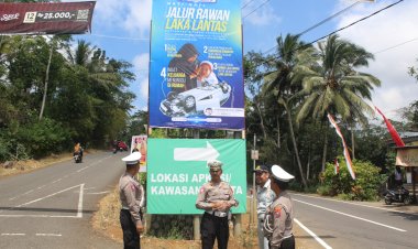 Cegah-Kecelakaan-Lalu-Lintas,-Polisi-Pasang-Baliho-Peringatan-di-Jalur-Wisata-Trenggalek