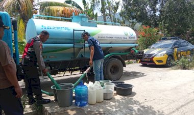 Polres-Jember-Kembali-Salurkan-Bantuan-Air-Bersih-ke-Desa-Andongrejo
