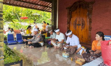 Polresta-Sidoarjo-Gelar-Hari-Raya-Kuningan-di-Pura-Kertha-Bumi-Bhayangkara