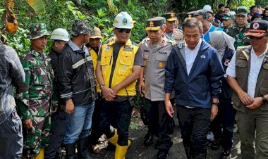 Kapolda-Jabar-Tinjau-Lokasi-Bencana-di-Sukabumi-dan-Salurkan-Bantuan