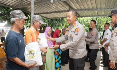 Cangkrukan-Kamtibmas-Polres-Kediri-Kota-Berbagi-Sembako-dan-Gelar-Bakti-Kesehatan