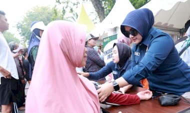 Ratusan-Warga-Manfaatkan-Layanan-Kesehatan-Gratis-Polda-Jatim-di-CFD-Hari-Bhayangkara-ke--79