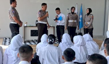 Polres-Mojokerto-Edukasi-Pelajar-Tanamkan-Budaya-Tertib-Lalu-Lintas-dan-Cegah-Perundungan