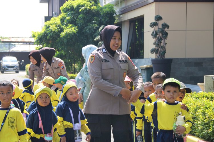 Satlantas Polresta Sidoarjo Kenalkan Profesi Polri Sejak Dini