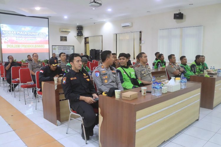 Polres Probolinggo Perkuat Silaturahmi, Ajak Mahasiswa dan Komunitas Ojol Nobar Piala Dunia