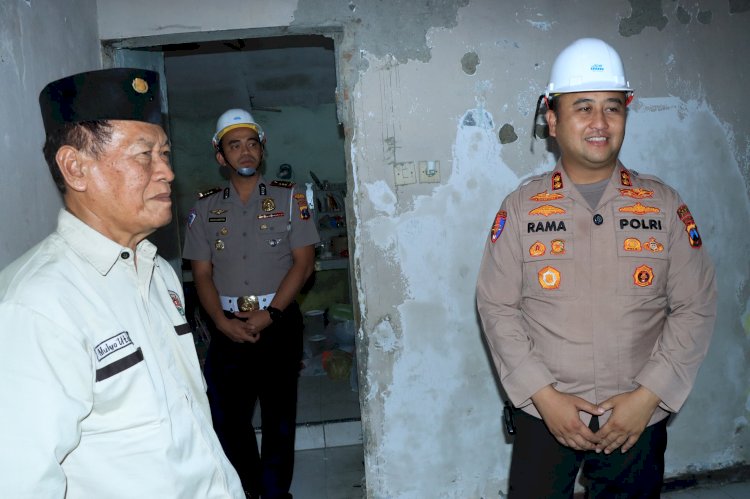 Polres Gresik Bedah Rumah Purnawirawan Polri di Driyorejo, Kado Hari Bhayangkara ke - 80