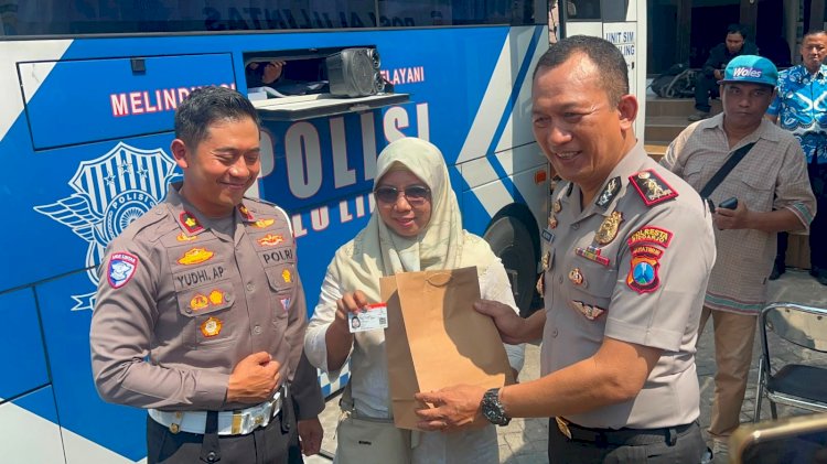 Satlantas Polresta Sidoarjo Hadirkan Layanan Perpanjangan SIM Keliling 24 Jam Selama 17 Hari Non Stop